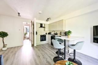 1 Bed flat in London with Free Parking - 4