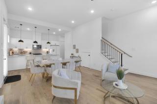 Spacious 4B 3BA Houston Home - 2