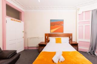 Charming Calton Hill Apartment - 7