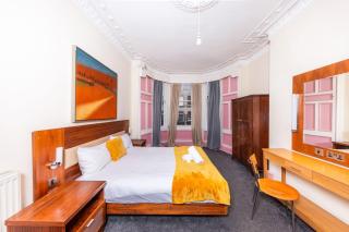 Charming Calton Hill Apartment - 6