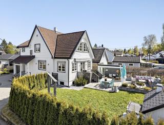 Romslig enebolig med privat hage og gratis parkering - 0