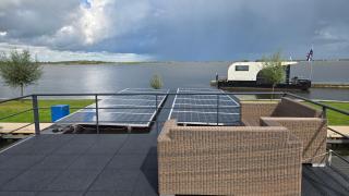 Castalia Houseboat met uitzicht over het Sneekermeer - 2