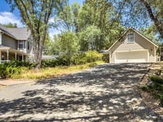 Studio Loft Near Yosemite with Kitchenette - 9