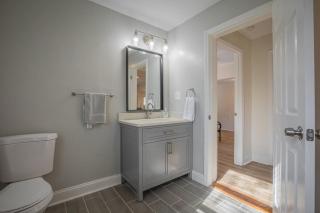 Caras Cottage - 2 miles from Sanford Stadium - 8