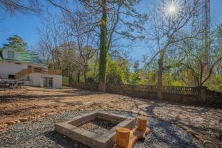 Caras Cottage - 2 miles from Sanford Stadium - 7