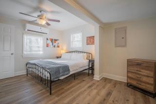 Caras Cottage - 2 miles from Sanford Stadium - 1