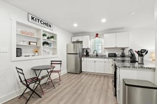 Athenian Haus with Grill - 3