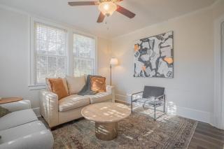 Classic City Apartment w Firepit - 5