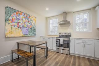Classic City Apartment w Firepit - 8