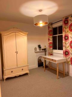 Beautiful Home at the Heart of Colchester Great for Commuters or Professionals - 2