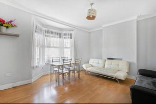 First floor 1 bed apartment with lounge and kitchen - 8