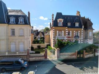 Emplacement exceptionnel Appartement très lumineux au cœur de Cabourg - 1