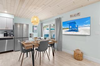 Sea Dream - Pet Friendly, Located in Siesta Key Village, Steps to Siesta Key Beach! - 1