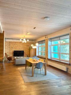 Domillion Huge Newtown 3 bdr apt Se16F - 1