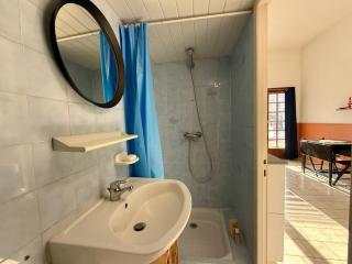 Studio cosy avec mezzanine et parking proche centre - 1