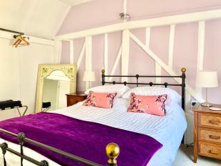 Watts Cottage, Cosy 2 bed, historical home - 6