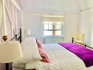 Watts Cottage, Cosy 2 bed, historical home - 5
