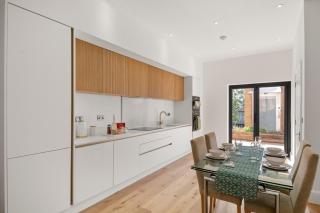 Modern 4BR Home, Ideal for Long Stays & Relocation - Coulsdon - 8