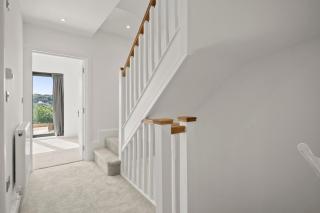 Modern 4BR Home, Ideal for Long Stays & Relocation - Coulsdon - 7