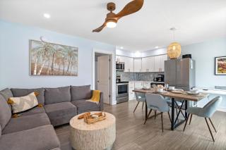 CJs - Pet Friendly, Located in Siesta Key Village, Steps to Siesta Key Beach! - 5