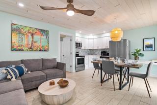Sea Escape - Pet Friendly, Located in Siesta Key Village, Steps to Siesta Key Beach! - 5