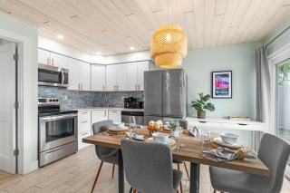 Sea Escape - Pet Friendly, Located in Siesta Key Village, Steps to Siesta Key Beach! - 1