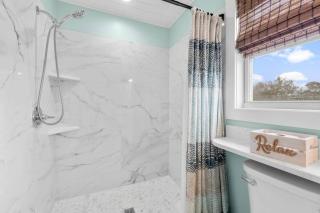 Newly Renovated 2 Bedroom Beach House Free Parking - 4