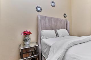 Peaceful 3-Room Melville Guesthouse with Backup Utilities for Groups & Families - 1