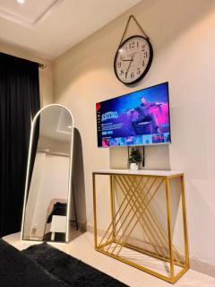 Fully Furnished 2-Bed Apartment - 5