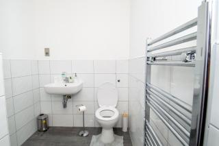 Apartment - Sleeps 4 - Parking - Workspace - 2