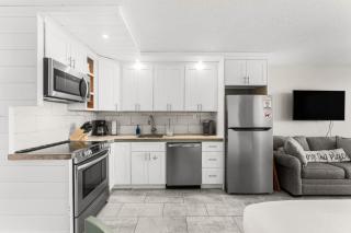 Top of the Gulf 506 Beachfront & Free Beach Chairs - 8