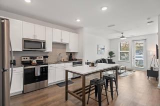 Cozy 1 BR Apt |King Bed| Pool |Gym| Close 2 Beach. - 8