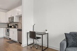 Cozy 1 BR Apt |King Bed| Pool |Gym| Close 2 Beach. - 6