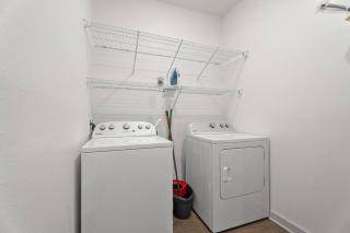 Cozy 1 BR Apt |King Bed| Pool |Gym| Close 2 Beach. - 1