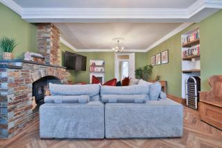 The Family Nest – Swansea 4 Bedroom Retreat - 3