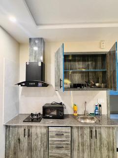 Fully Furnished 1-Bed Apartment - 8