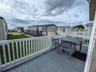 Caravan With Large Decking At Coopers Beach Holiday Park Ref 49012Sv - 1