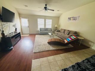 Gorgeous 2story Home with 4 bedrooms - Buda - 9