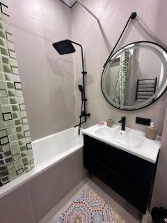 New Apartment in the City Center & Restaurants and Cafe & Famous sightseeings - 9