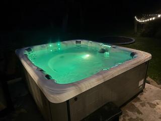Spacious 5BR Getaway, Hot Tub, Cozy Vibes - 0