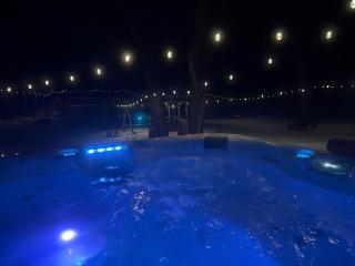 Spacious 5BR Getaway, Hot Tub, Cozy Vibes - 8