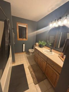 Spacious 5BR Getaway, Hot Tub, Cozy Vibes - 7