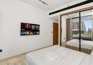 Luxury 1 BR Apartment with Private Jacuzzi - 1