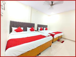 Hotel New Kashi - Grand Near Vishwanath Temple - Fully Air Conditioned Rooms - #Restaurant #Wi-fi #Lift # Parking Facilities - A Top Rated Hotel - 4