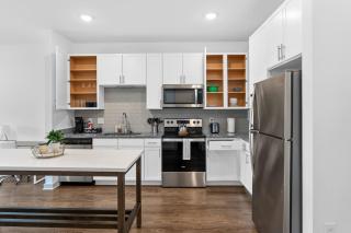 Chic 1BR Apt| King Bed| Pool| Gym| Close 2 Beach. - 7