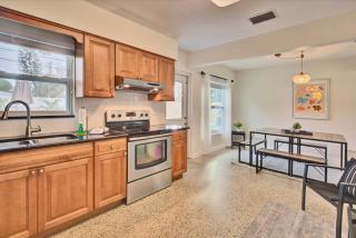 Palm Oasis-Serene Backyard Private Poolside - 1