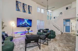 4BD 3BA Stylish Home w Game Room Backyard Pool - 2