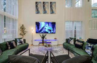 4BD 3BA Stylish Home w Game Room Backyard Pool - 5