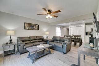 Cheerful Townhouse - Walk to Table Rock Lake! - 0