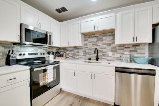 Cheerful Townhouse - Walk to Table Rock Lake! - 3